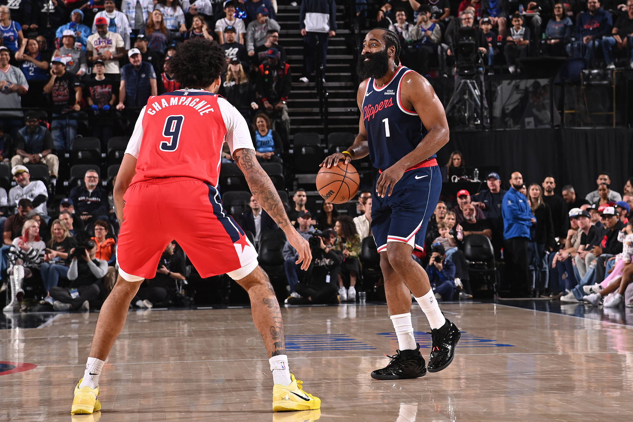 爱游戏正版-清晨NBA常规赛焦点战，洛杉矶快船单刀错失，悬念犹存，身体对抗强度拉满的简单介绍